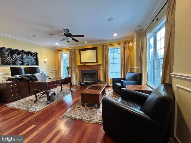 18 FOXCROFT WAY, Mount Laurel, NJ 08054