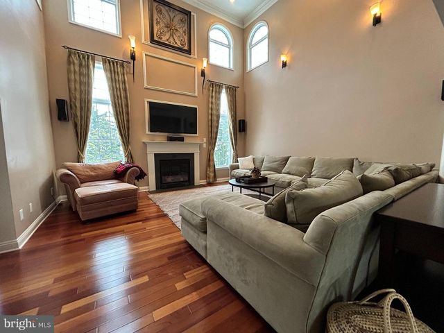 18 FOXCROFT WAY, Mount Laurel, NJ 08054