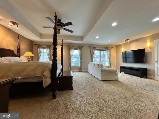 18 FOXCROFT WAY, Mount Laurel, NJ 08054