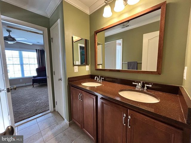 18 FOXCROFT WAY, Mount Laurel, NJ 08054