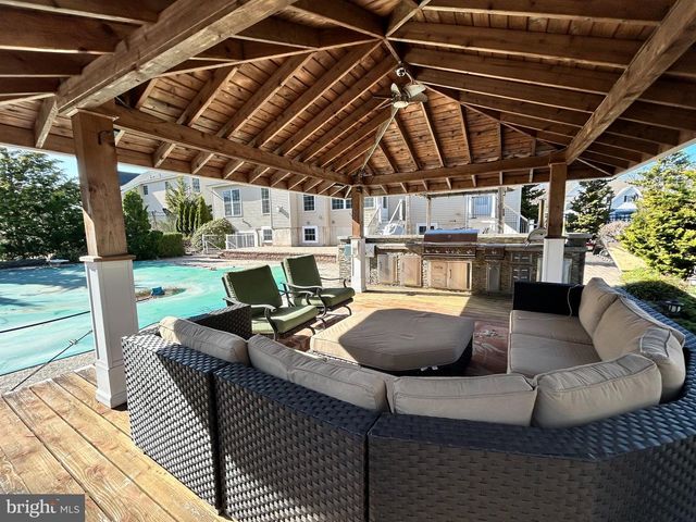 18 FOXCROFT WAY, Mount Laurel, NJ 08054