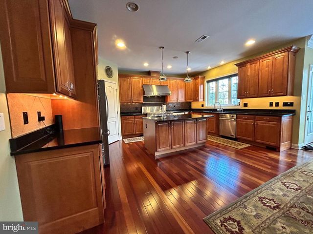 18 FOXCROFT WAY, Mount Laurel, NJ 08054