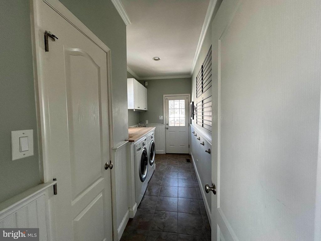 Image 21 of property listing at 18 FOXCROFT WAY, Mount Laurel, NJ 08054