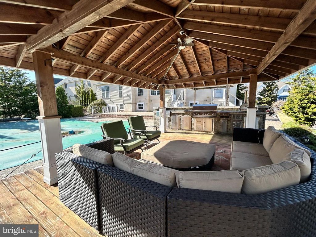 Image 5 of property listing at 18 FOXCROFT WAY, Mount Laurel, NJ 08054