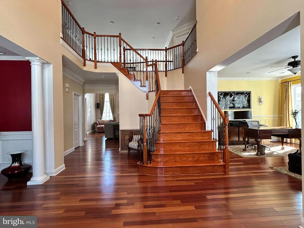 Image 6 of property listing at 18 FOXCROFT WAY, Mount Laurel, NJ 08054