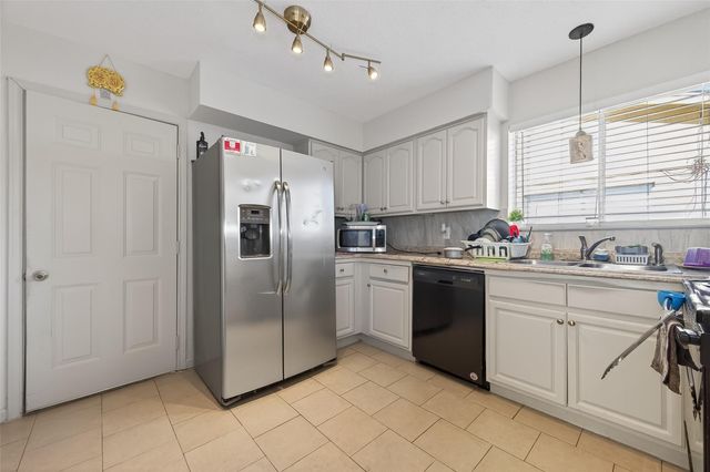 10423 Permian Drive, Sugar Land, TX 77498