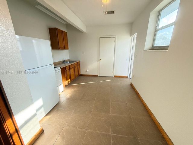 1612 NE 169th St 1, North Miami Beach, FL 33162