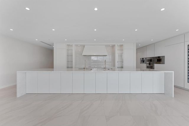 210 SE Mizner Boulevard 301, Boca Raton, FL 33432