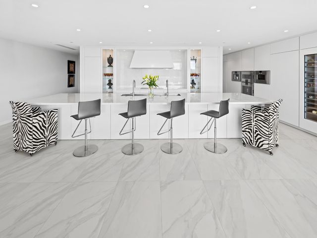 210 SE Mizner Boulevard 301, Boca Raton, FL 33432