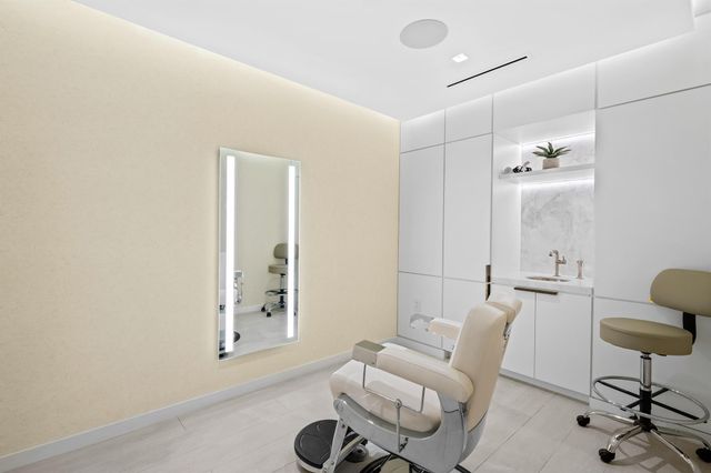 210 SE Mizner Boulevard 301, Boca Raton, FL 33432