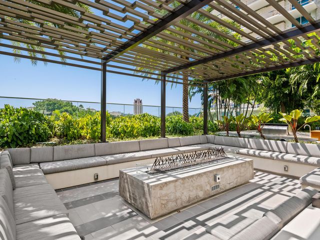 210 SE Mizner Boulevard 301, Boca Raton, FL 33432