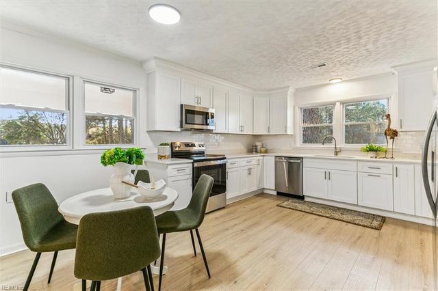 2225 Perrin Plantation LN, Hayes, VA 23072