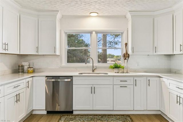 2225 Perrin Plantation LN, Hayes, VA 23072