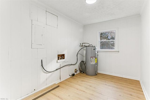 2225 Perrin Plantation LN, Hayes, VA 23072