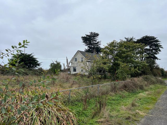 1127 Moxon Lane, Arcata, CA 95521