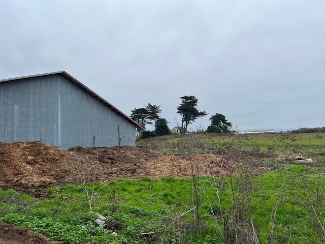 1127 Moxon Lane, Arcata, CA 95521