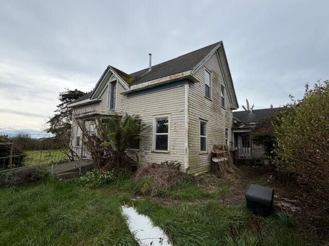 1127 Moxon Lane, Arcata, CA 95521