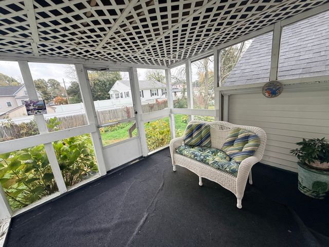 15 Holcomb St, Fairhaven, MA 02719