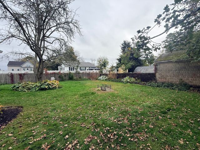 15 Holcomb St, Fairhaven, MA 02719