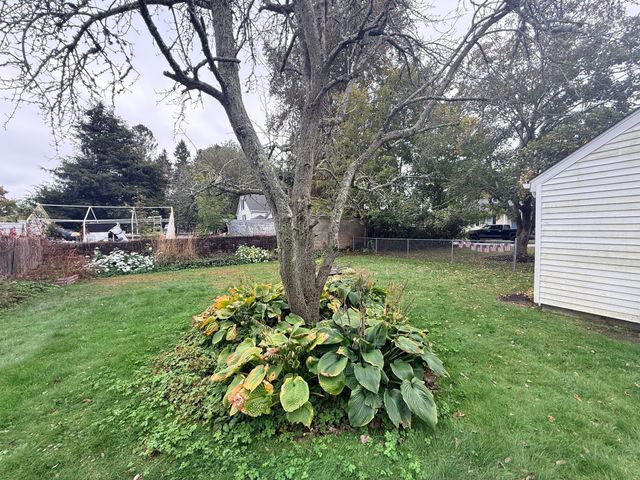 15 Holcomb St, Fairhaven, MA 02719