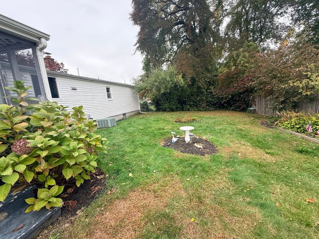 15 Holcomb St, Fairhaven, MA 02719