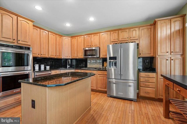 12484 ROSE PATH CIR, Fairfax, VA 22033