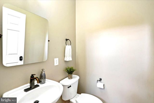 12484 ROSE PATH CIR, Fairfax, VA 22033