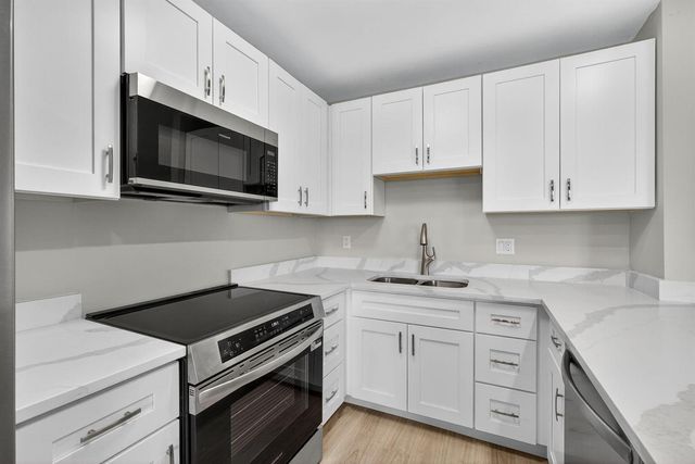 42 Easthampton B, West Palm Beach, FL 33417