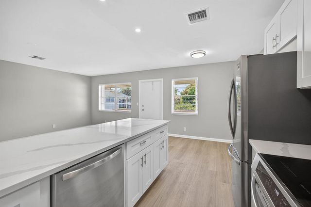 42 Easthampton B, West Palm Beach, FL 33417
