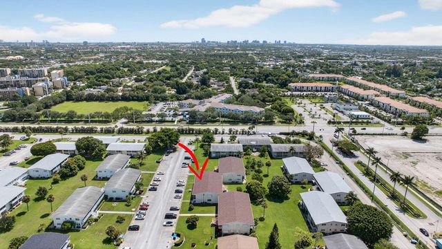 42 Easthampton B, West Palm Beach, FL 33417