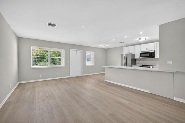 42 Easthampton B, West Palm Beach, FL 33417
