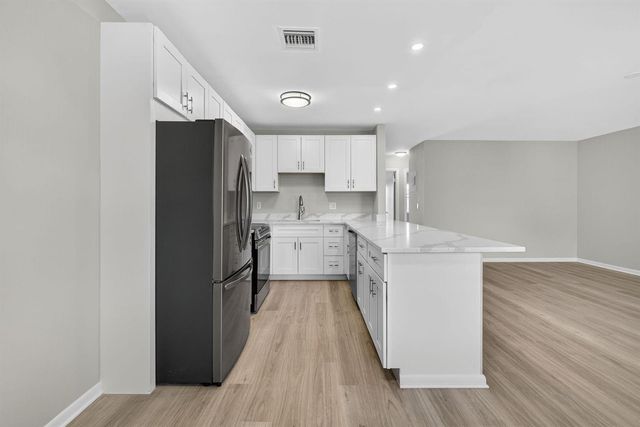 42 Easthampton B, West Palm Beach, FL 33417
