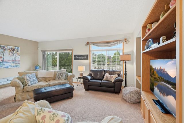 2111 Eagle Trace Lane, Woodbury, MN 55129