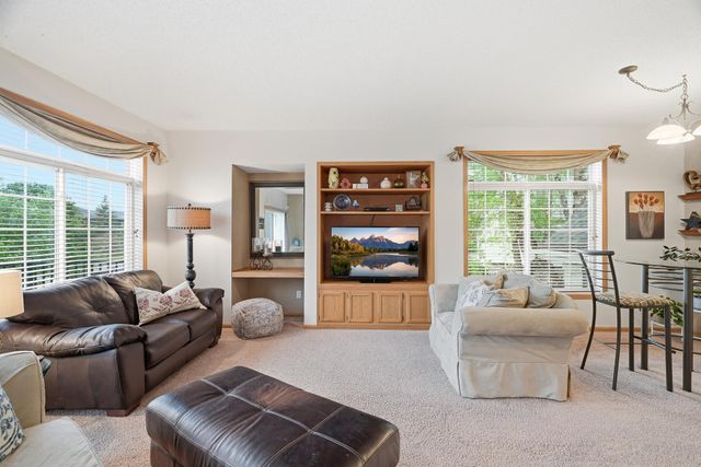 2111 Eagle Trace Lane, Woodbury, MN 55129