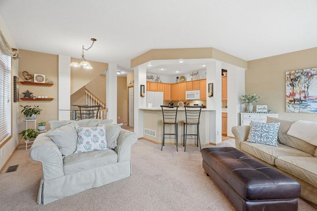 2111 Eagle Trace Lane, Woodbury, MN 55129