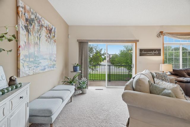 2111 Eagle Trace Lane, Woodbury, MN 55129