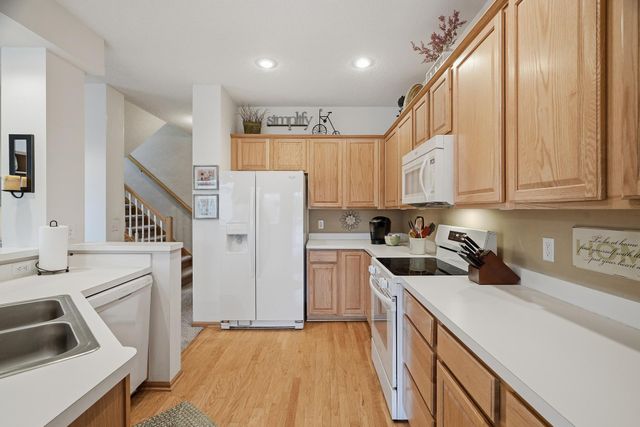 2111 Eagle Trace Lane, Woodbury, MN 55129