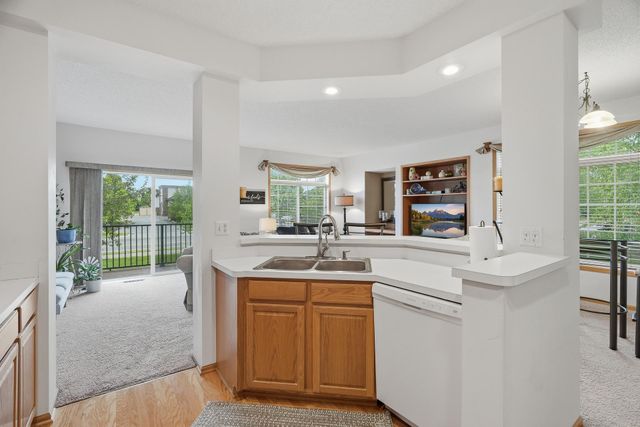 2111 Eagle Trace Lane, Woodbury, MN 55129