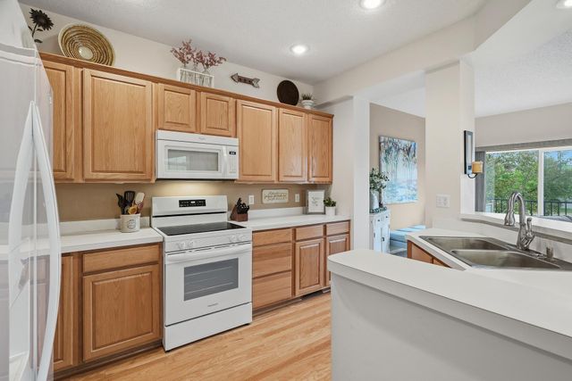 2111 Eagle Trace Lane, Woodbury, MN 55129