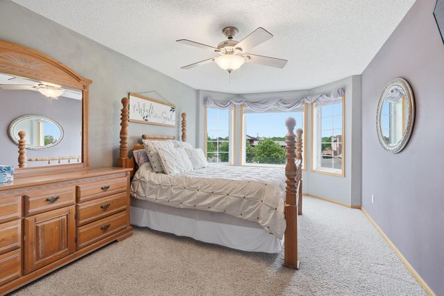 2111 Eagle Trace Lane, Woodbury, MN 55129