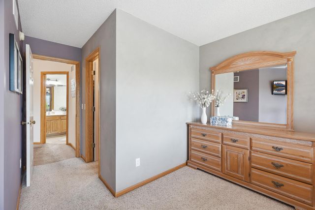 2111 Eagle Trace Lane, Woodbury, MN 55129