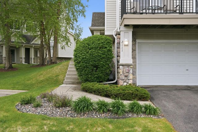 2111 Eagle Trace Lane, Woodbury, MN 55129