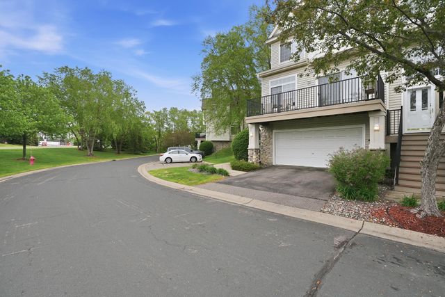 2111 Eagle Trace Lane, Woodbury, MN 55129