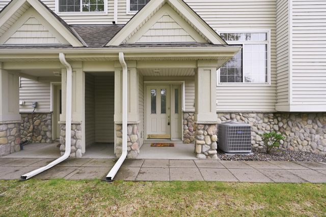 2111 Eagle Trace Lane, Woodbury, MN 55129