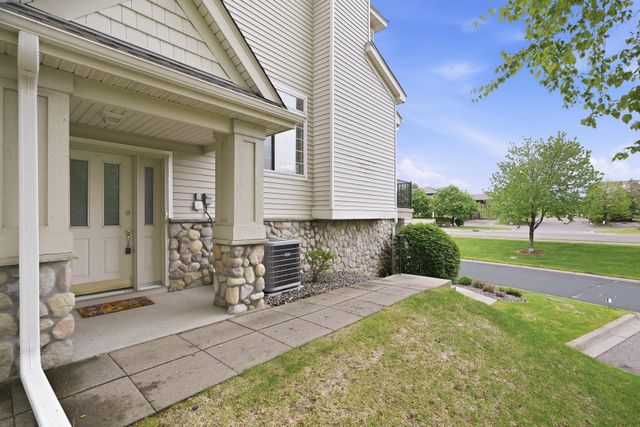 2111 Eagle Trace Lane, Woodbury, MN 55129