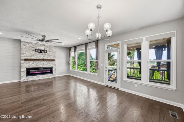 591 Williamsburg Dr, Mt Washington, KY 40047