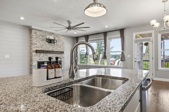 591 Williamsburg Dr, Mt Washington, KY 40047