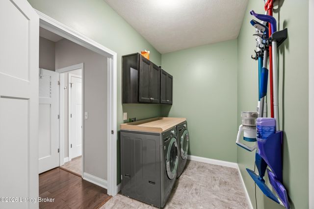 591 Williamsburg Dr, Mt Washington, KY 40047