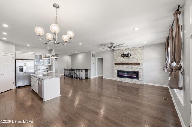 591 Williamsburg Dr, Mt Washington, KY 40047