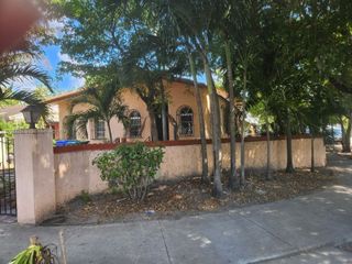 2054 SW 5th St, Miami, FL 33135